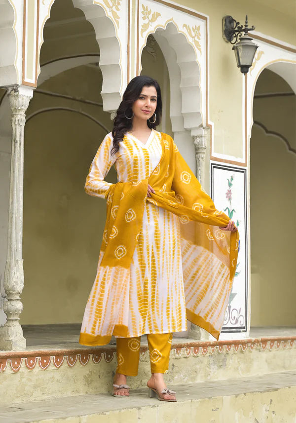 Women Printed Kurta and Pant Set With Dupatta