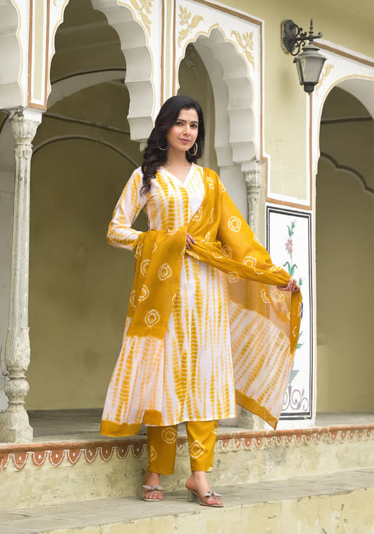 Women Printed Kurta and Pant Set With Dupatta