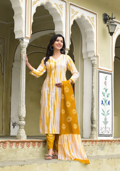 Women Printed Kurta and Pant Set With Dupatta