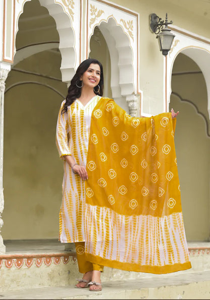 Women Printed Kurta and Pant Set With Dupatta